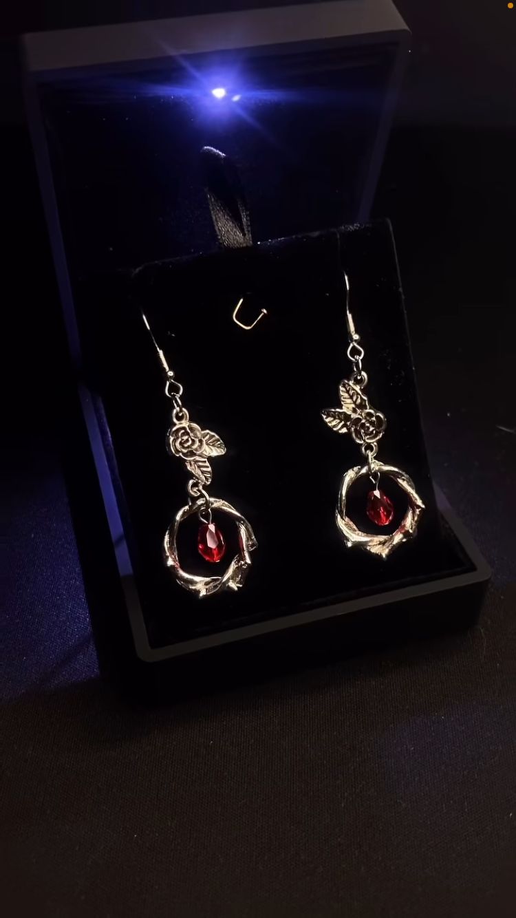 Blood Moon Küpe