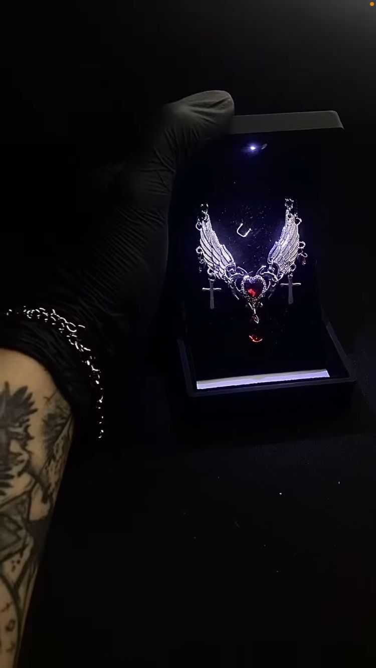 Dark Serenade Kolye